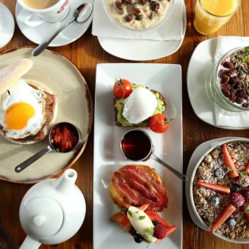 Breakfast at Gateway Lodge