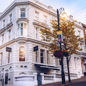 The exterior of the shipquay hotel