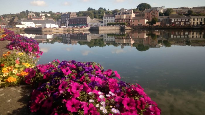 Enjoy the historical town of Kinsale Scenic flower arrangements on the waterside in Kinsale, Ireland